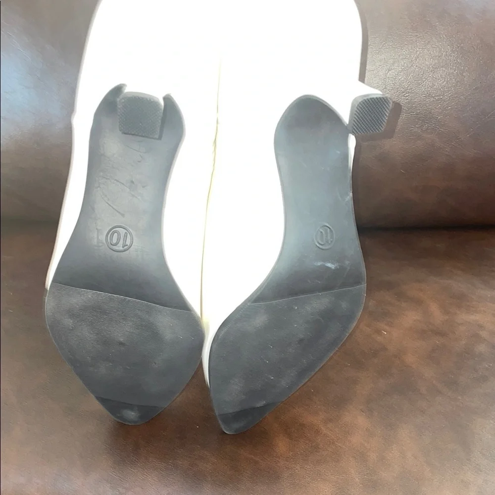 Universal Thread White Ankle Booties with Decorative Stitching (10) - Picture 12 of 13